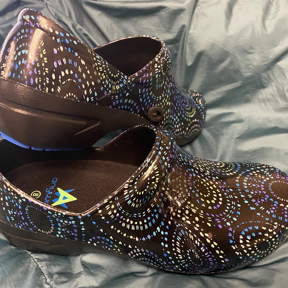 BRAND NEW Anywhere Sprangel Professional Clog - Women's Size 8